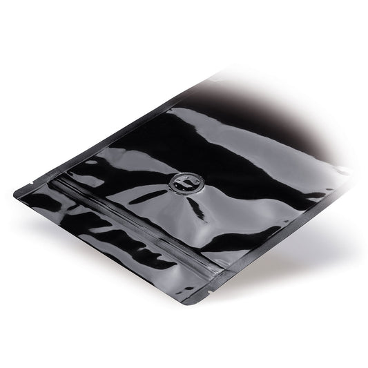 Doypack negro con válvula de protección de aroma — vista detallada en una aplicación de embalaje típica con ejemplo de contenido